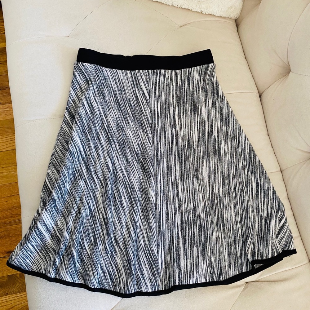 Skirt Black & White
